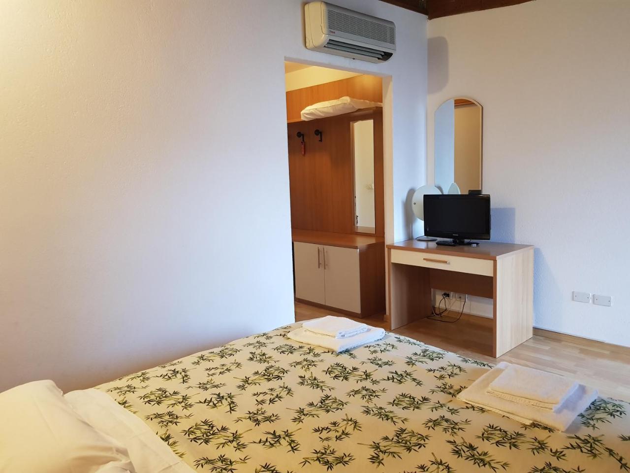 Hotel Oasi Múggia エクステリア 写真